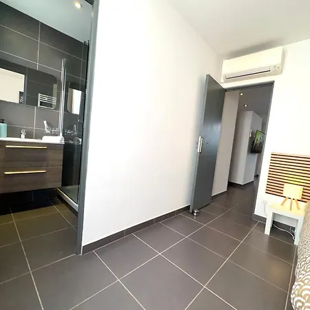 Le Lux, Moderne - Garage - Terrasse - Clim דירה